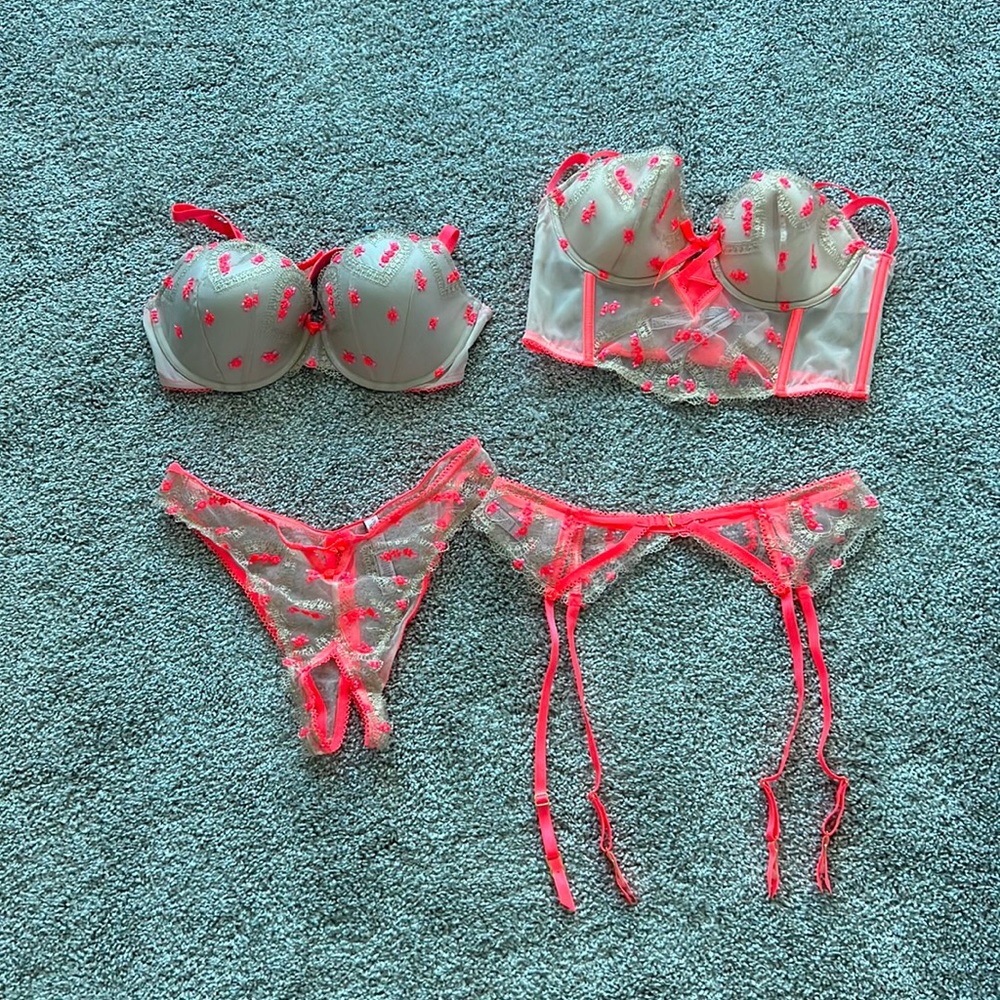 Victoria secret coral set
